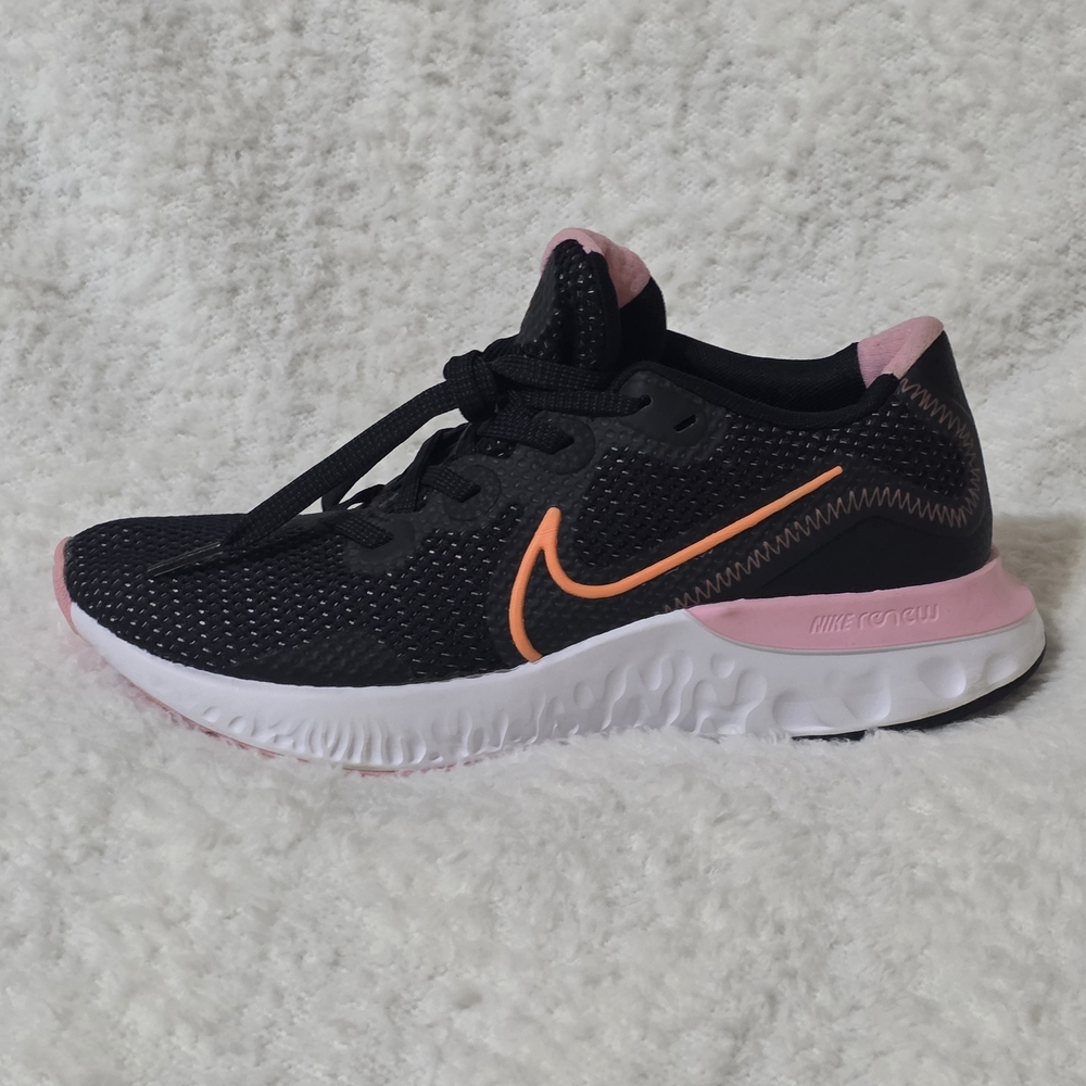 New-Nike RENEW RUN sneakers.